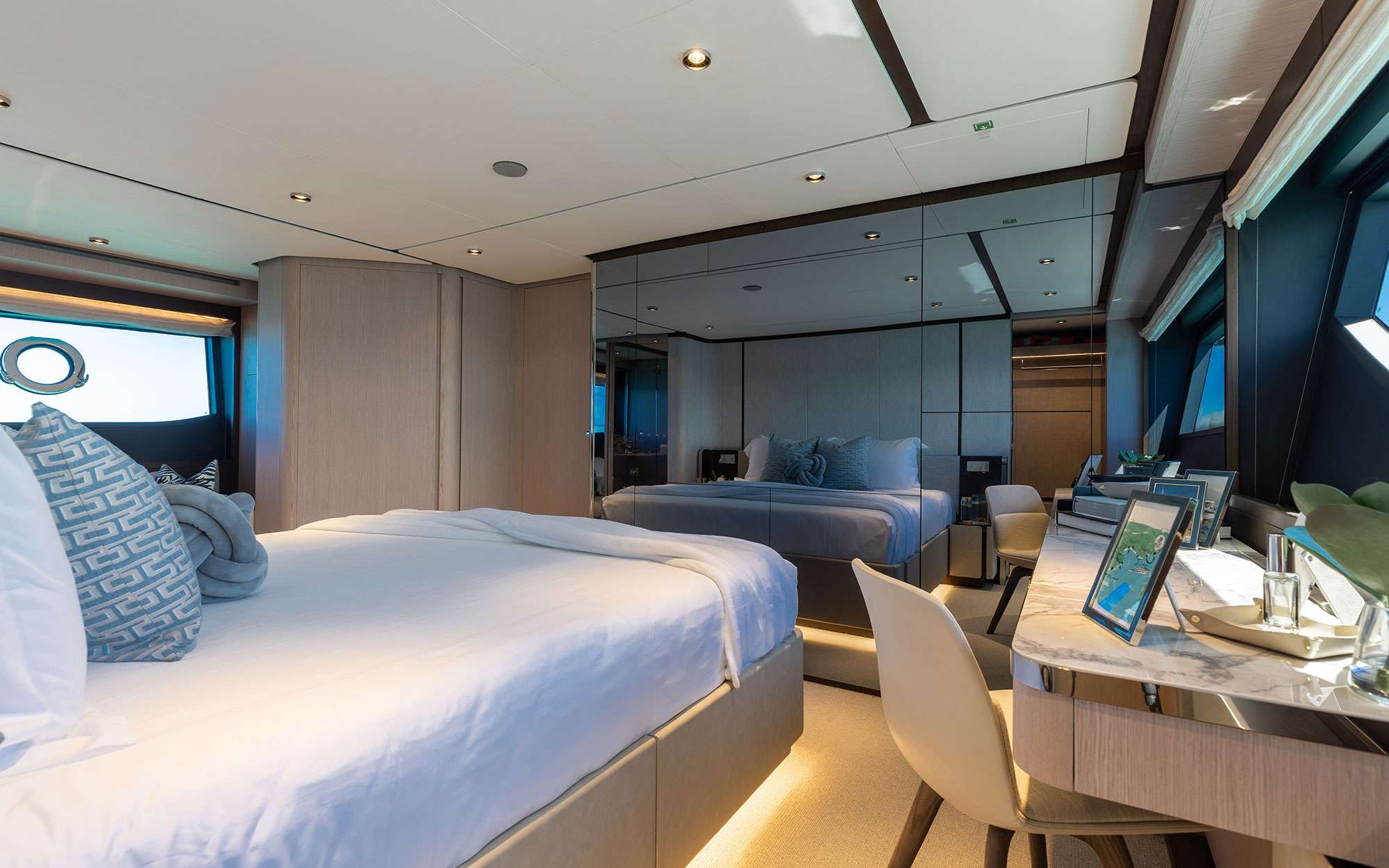 Yacht Photo 7